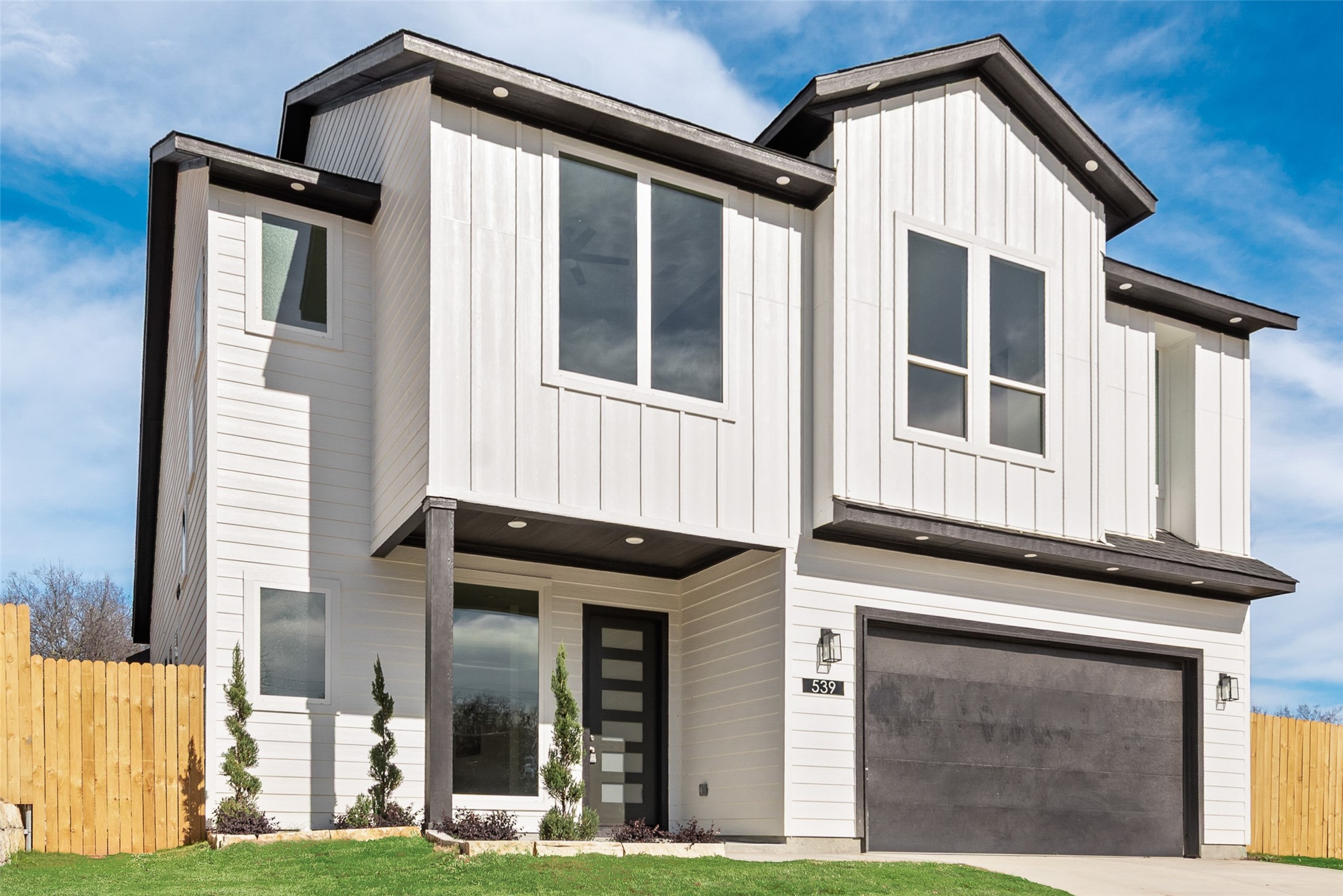 539 W Laureland Road Dallas TX 75232