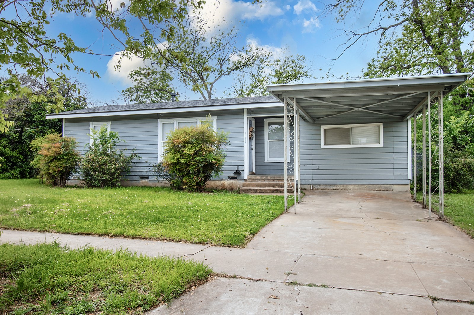 1928 S Walnut Street Brady TX 76825