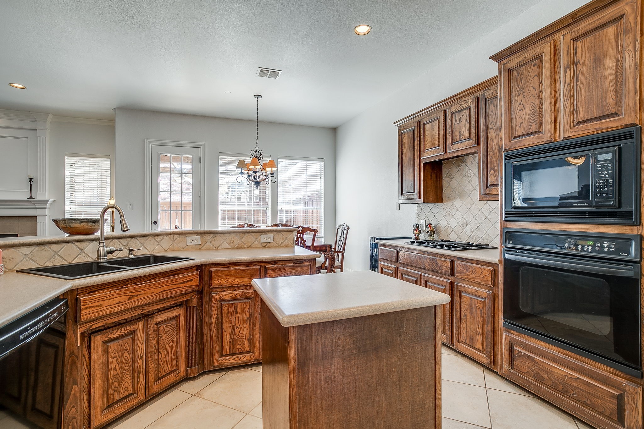 8216 Dogwood Lane Irving TX 75063