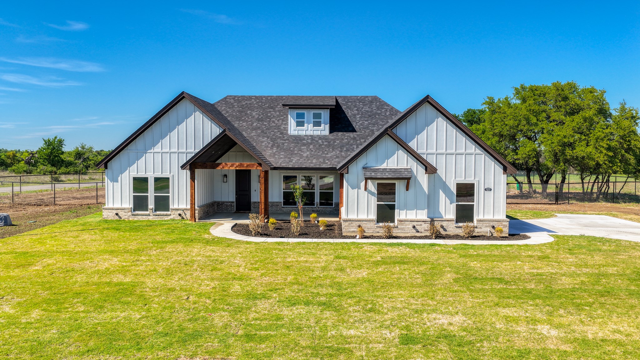 2001 Collin Street Weatherford TX 76085