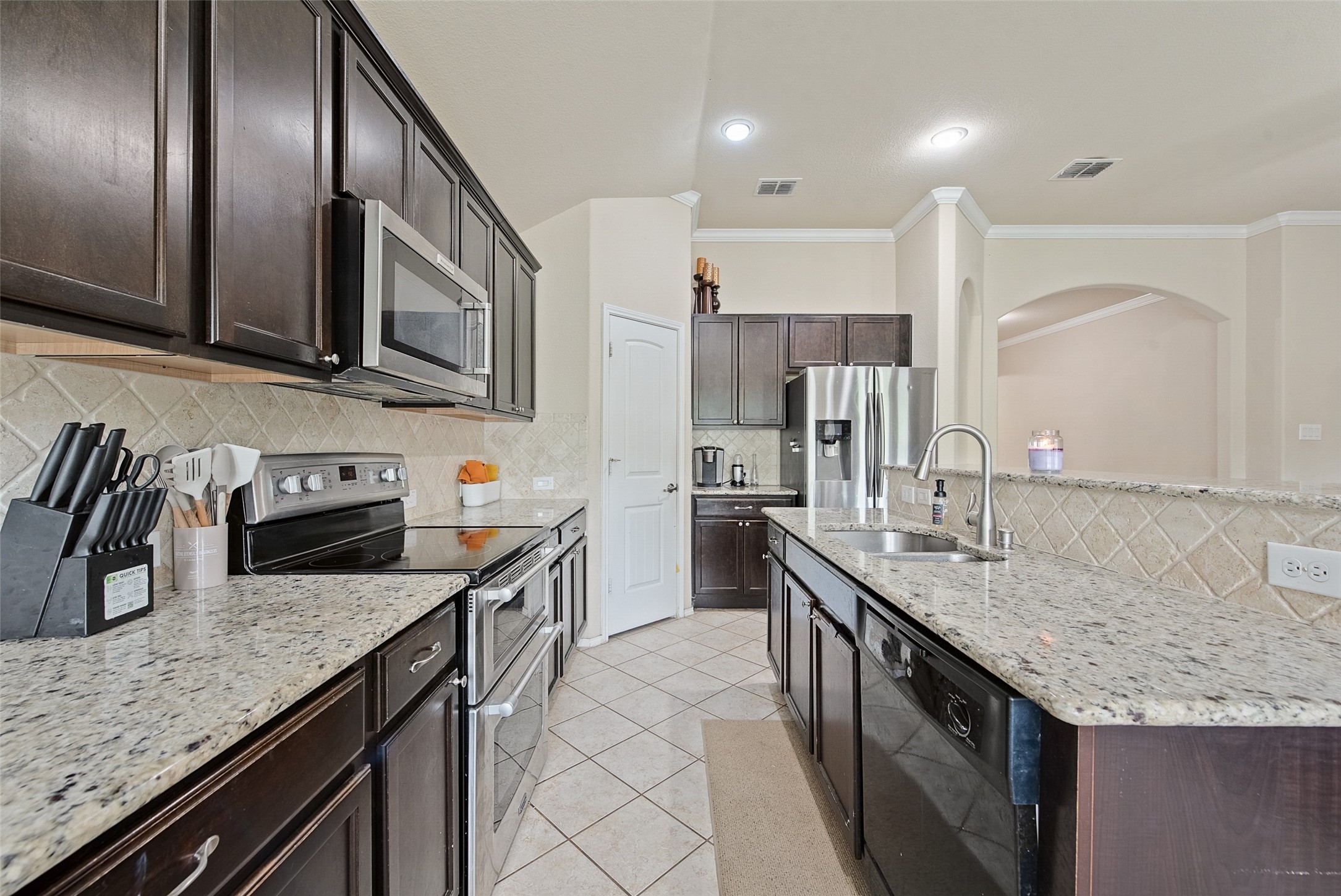 8221 Black Hills Trail Aubrey TX 76227