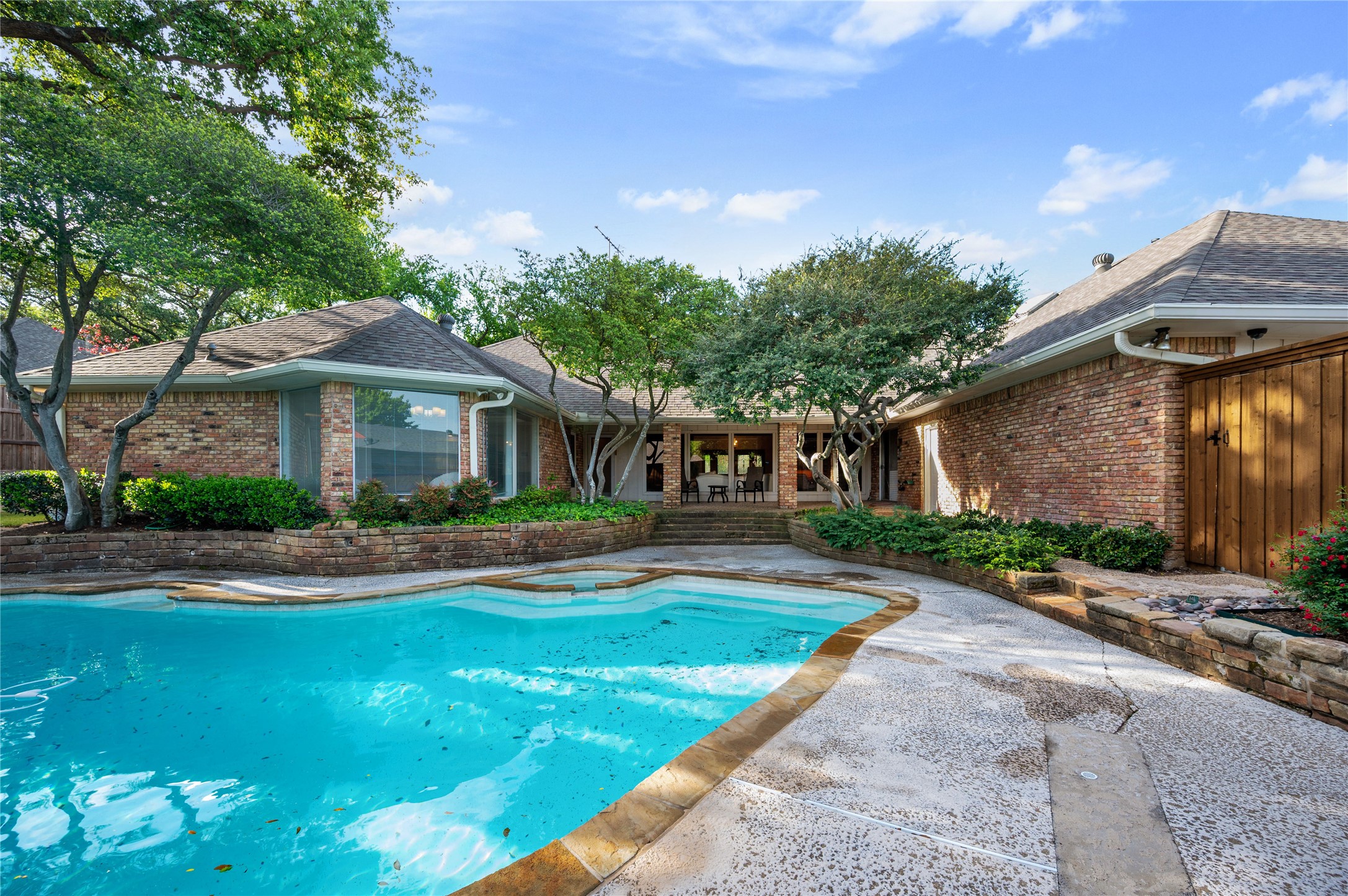 17209 Graystone Drive Dallas TX 75248