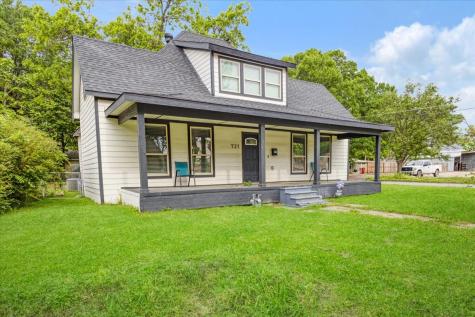 721 Maple Street Bonham TX 75418