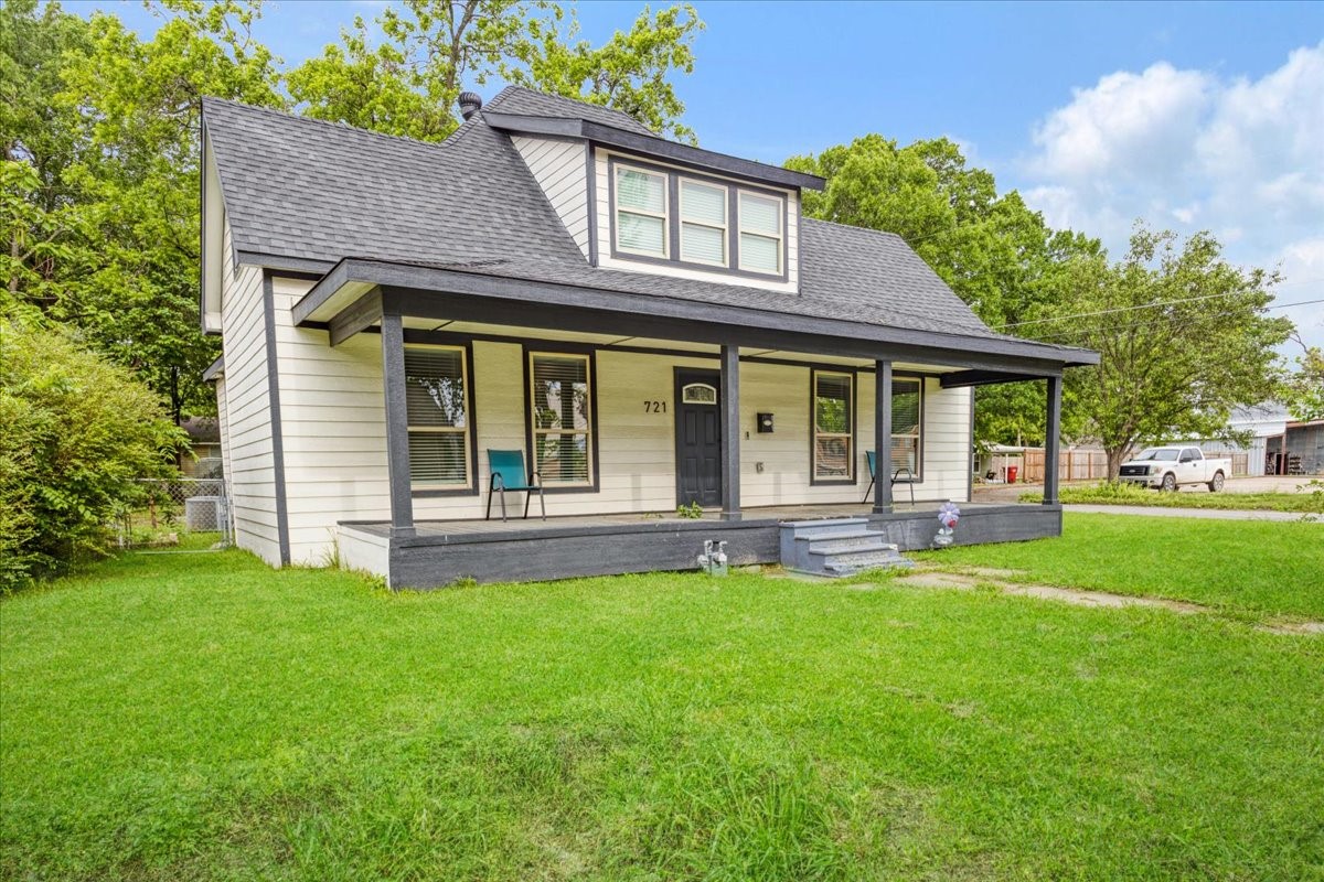 721 Maple Street Bonham TX 75418