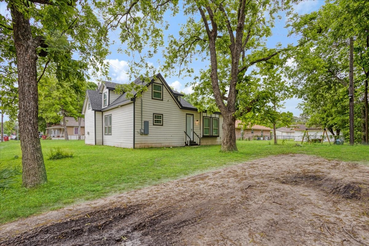 721 Maple Street Bonham TX 75418