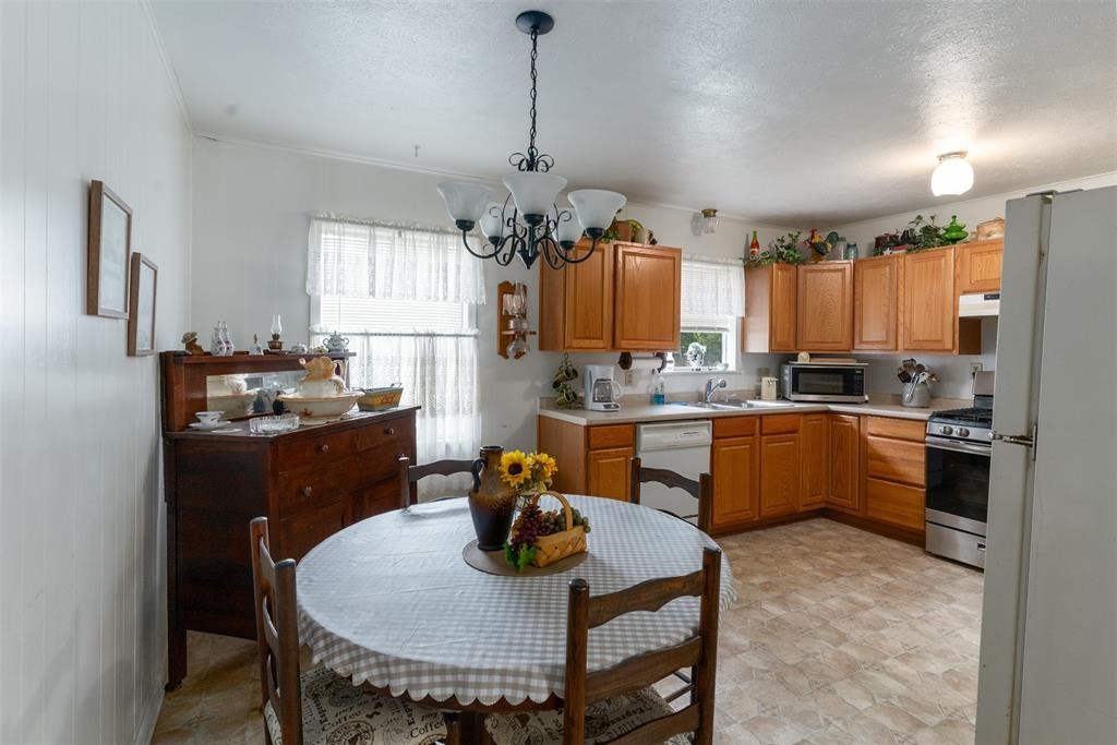6111 County Road 2610 Bonham TX 75418