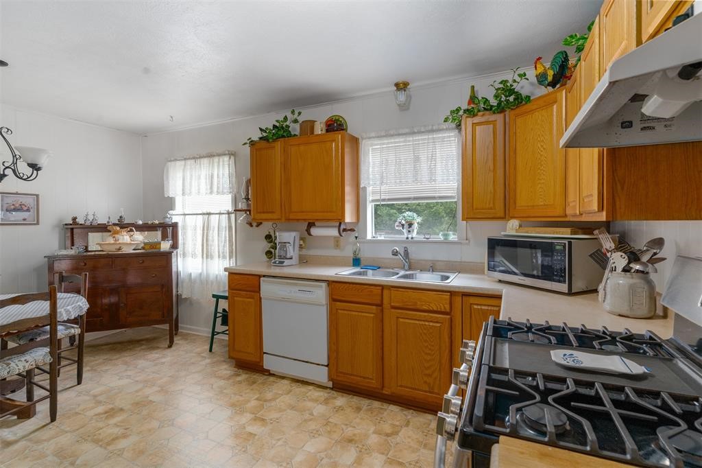 6111 County Road 2610 Bonham TX 75418