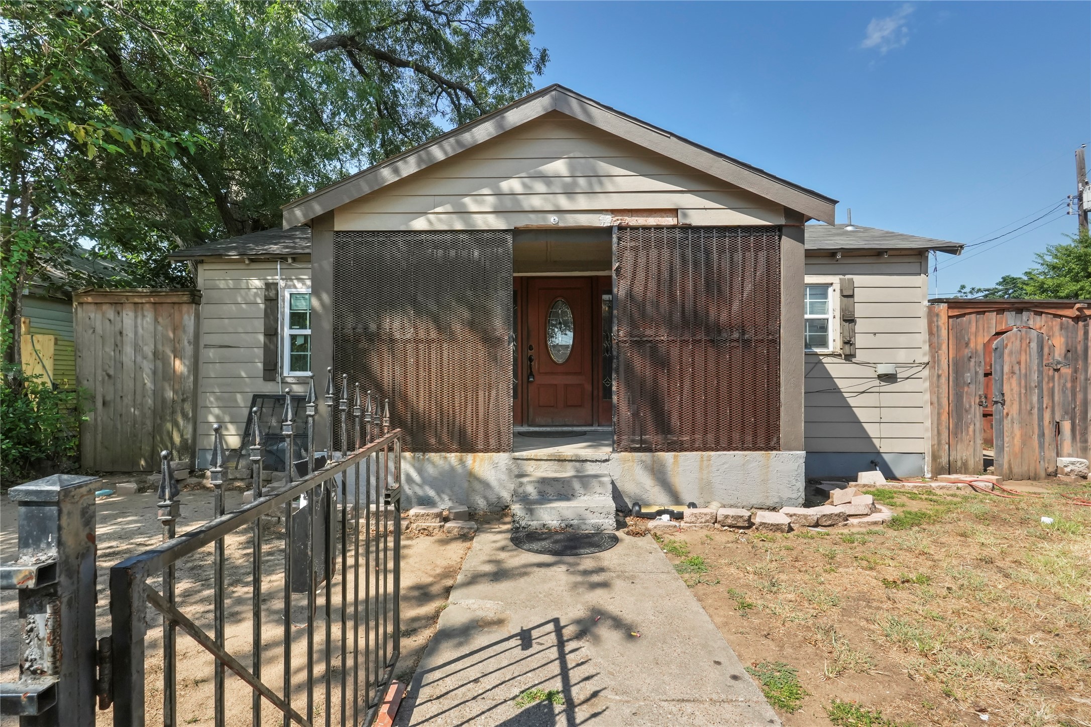 2801 Le Clerc Avenue Dallas TX 75210