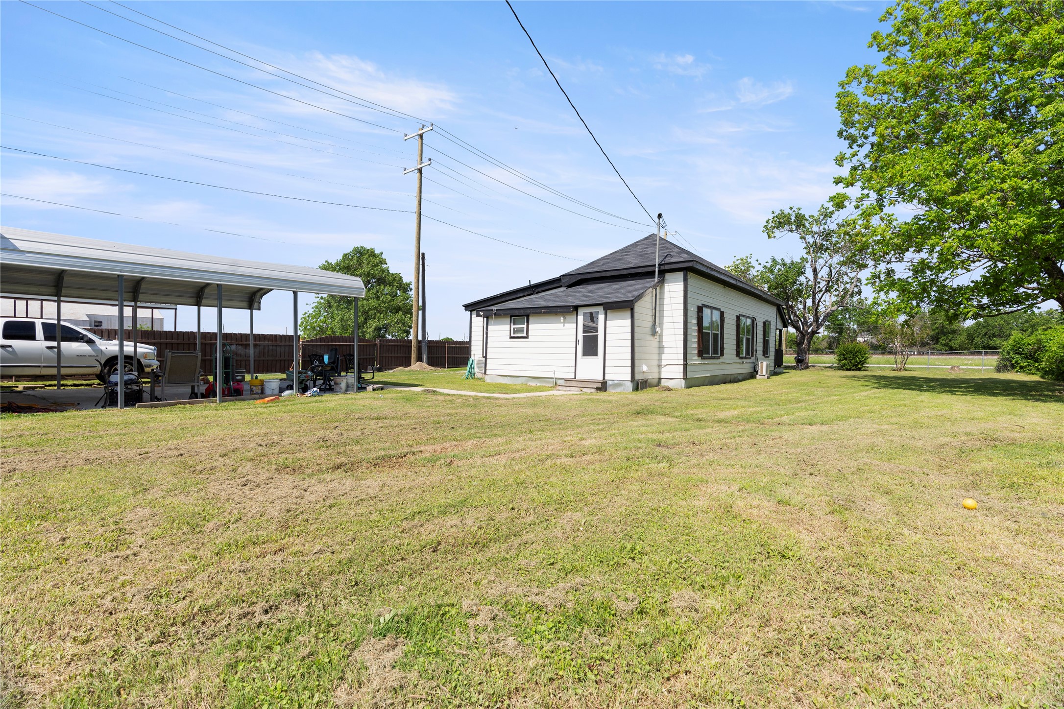 300 S Wall Street Itasca TX 76055