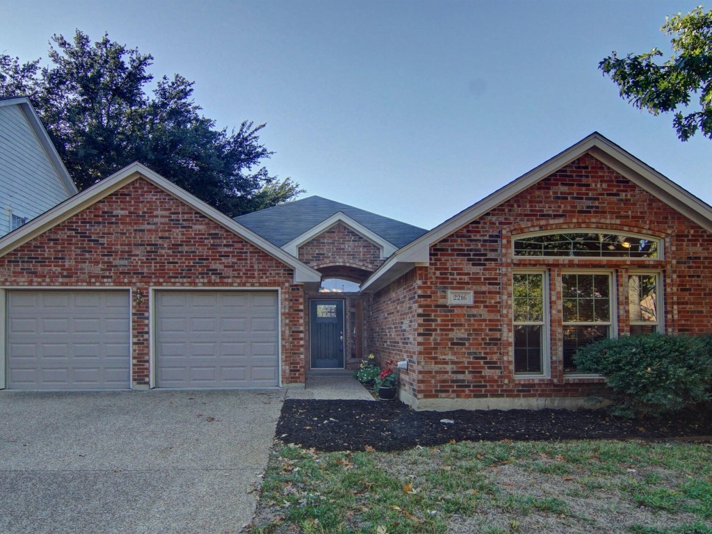 2216 Park Hurst Drive Arlington TX 76001