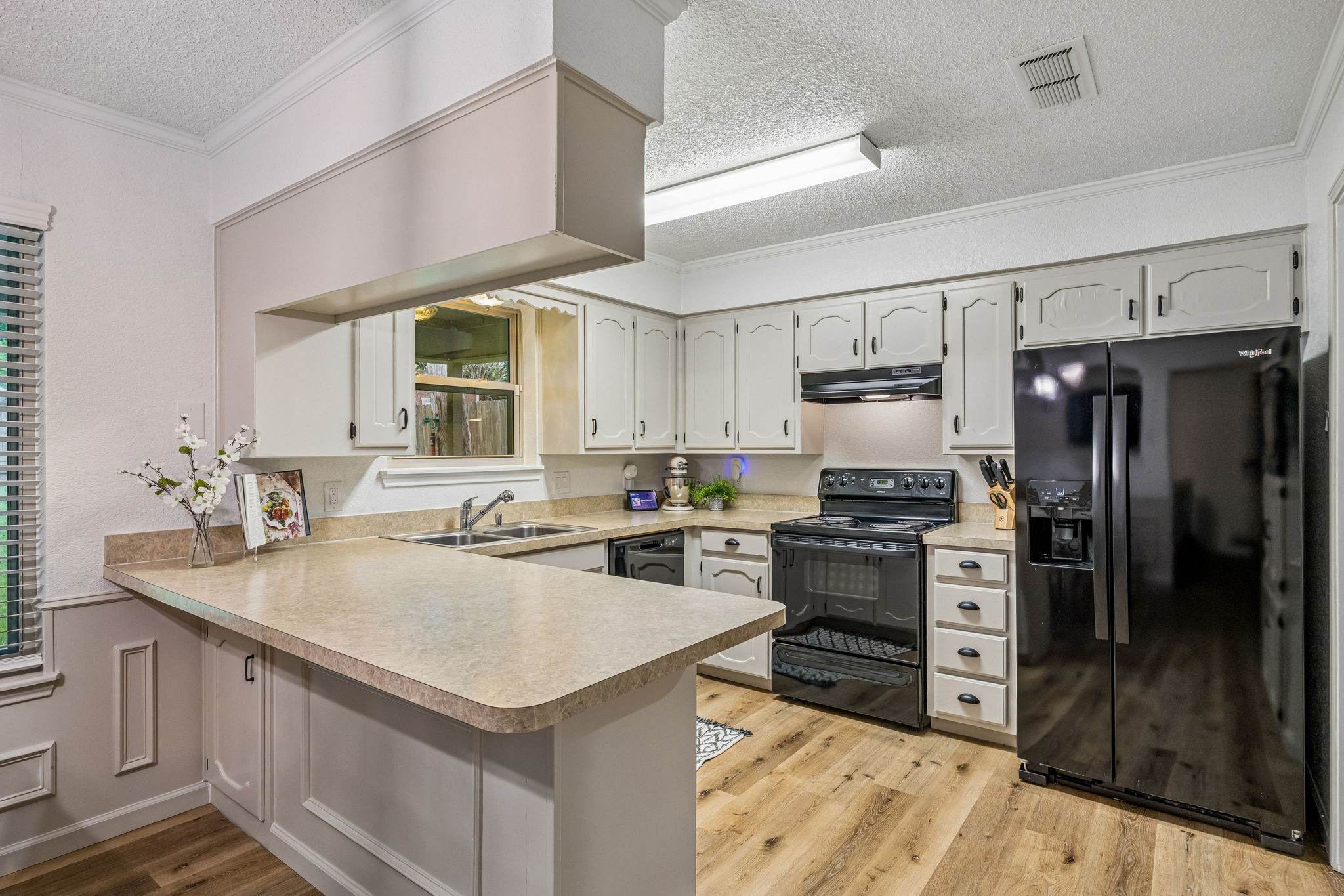 232 NE Shady Oaks Drive Burleson TX 76028