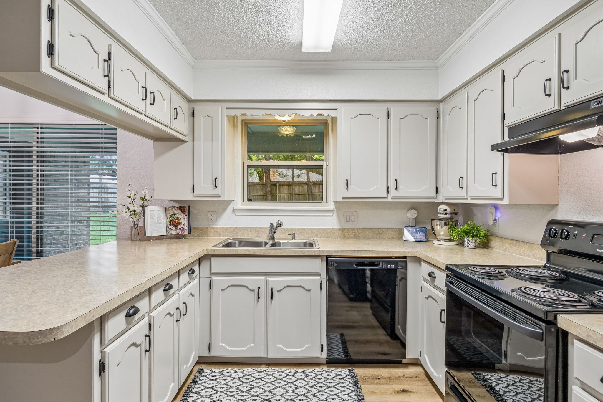 232 NE Shady Oaks Drive Burleson TX 76028