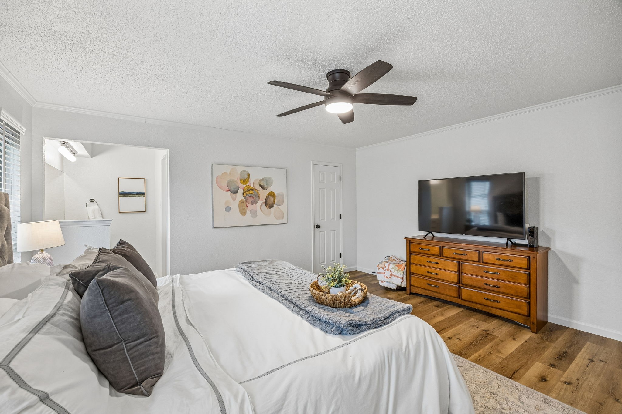 232 NE Shady Oaks Drive Burleson TX 76028