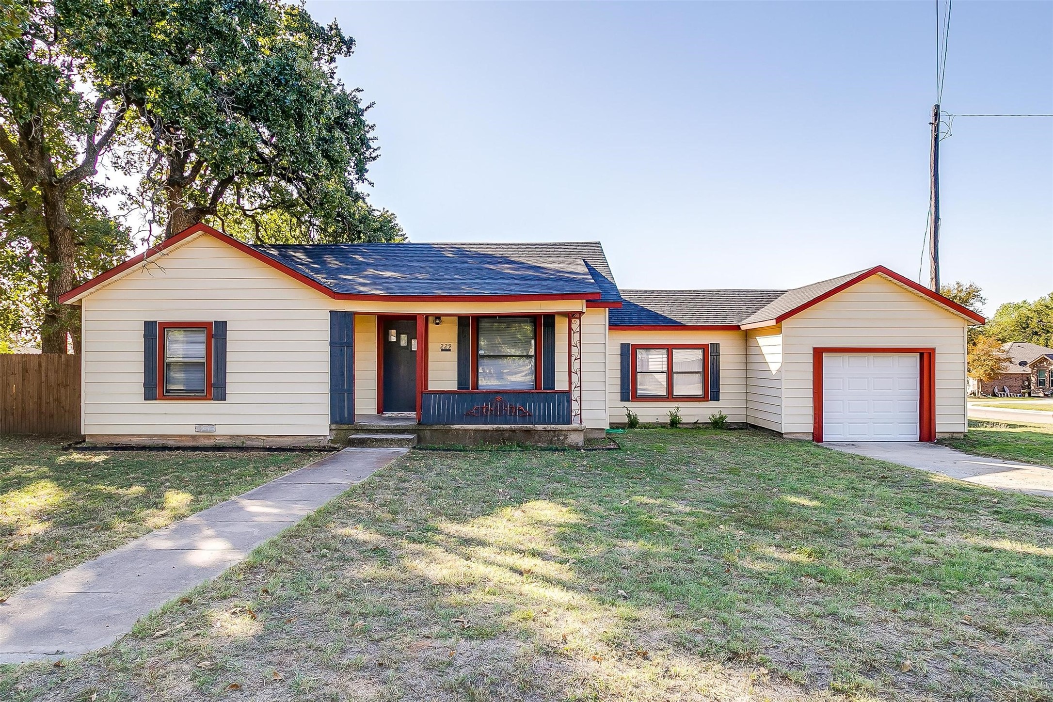 229 W 3rd Street Springtown TX 76082