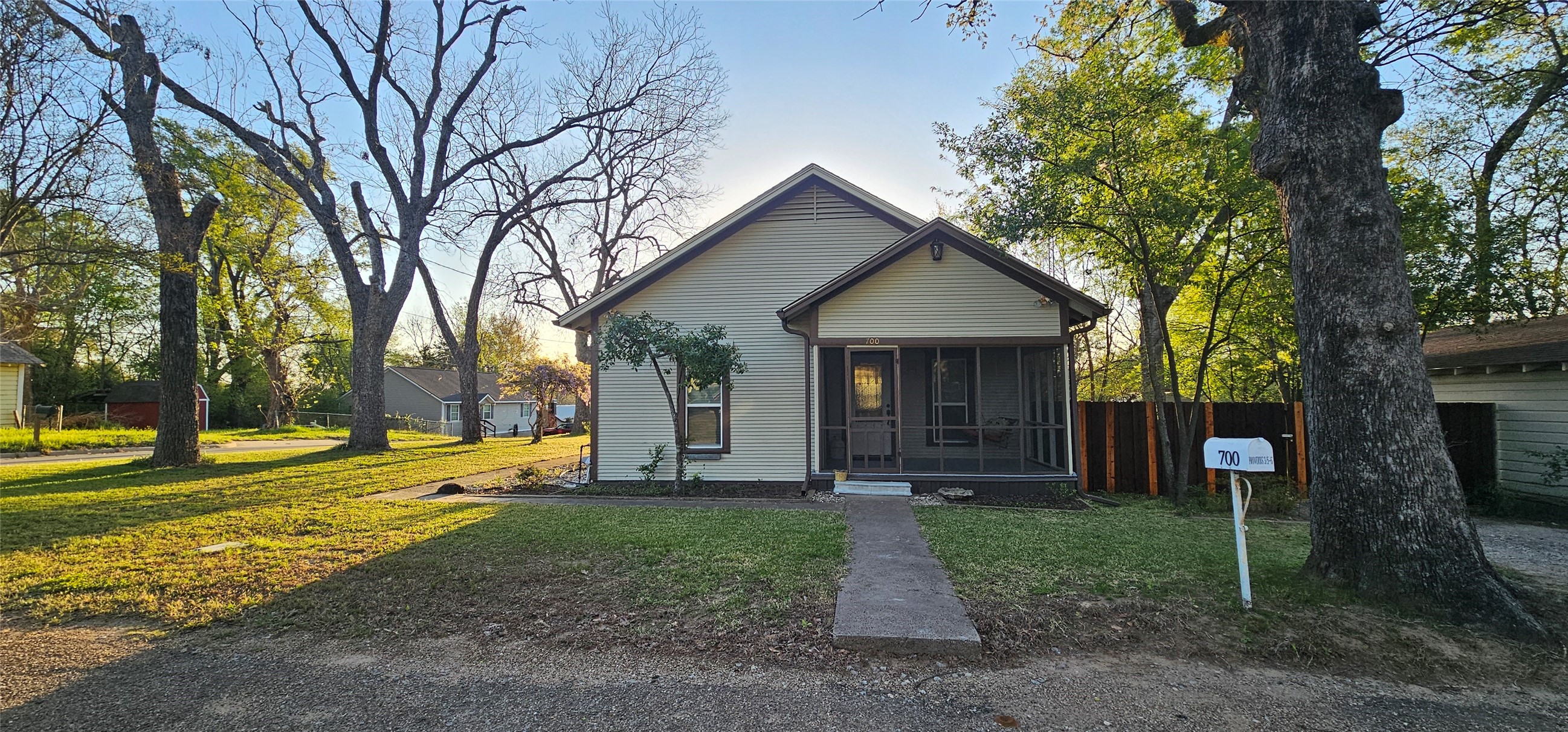 700 S Live Oak Street Canton TX 75103