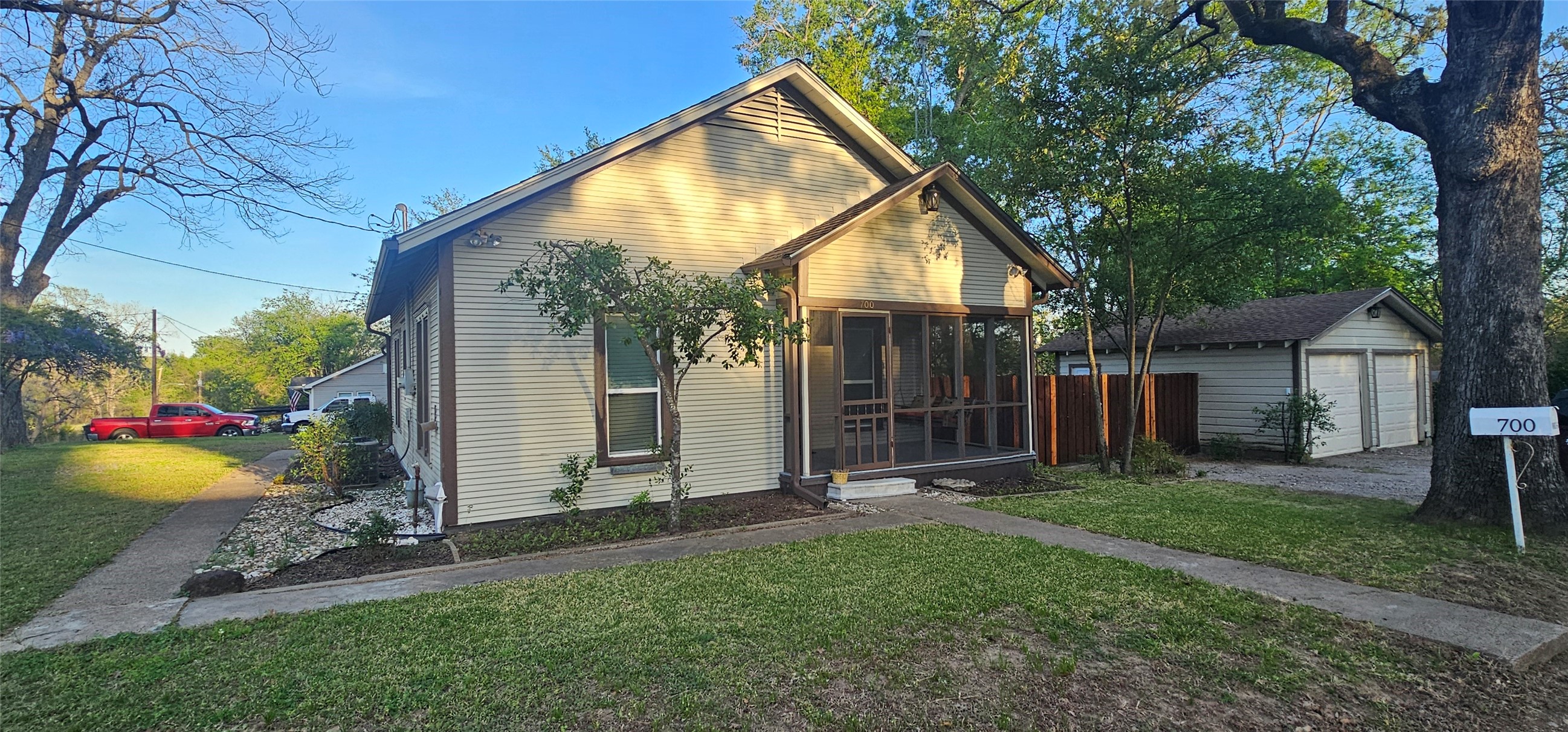 700 S Live Oak Street Canton TX 75103