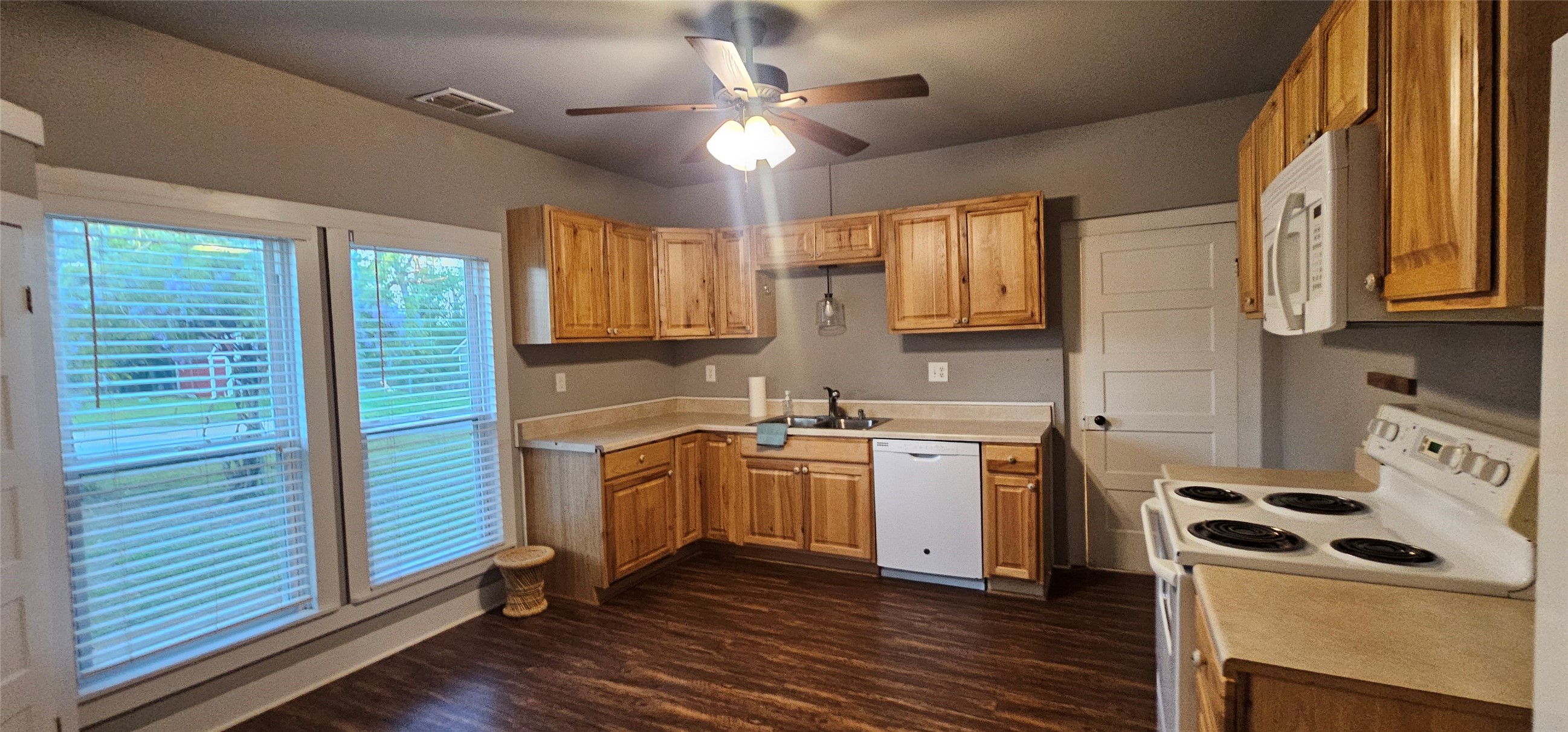 700 S Live Oak Street Canton TX 75103