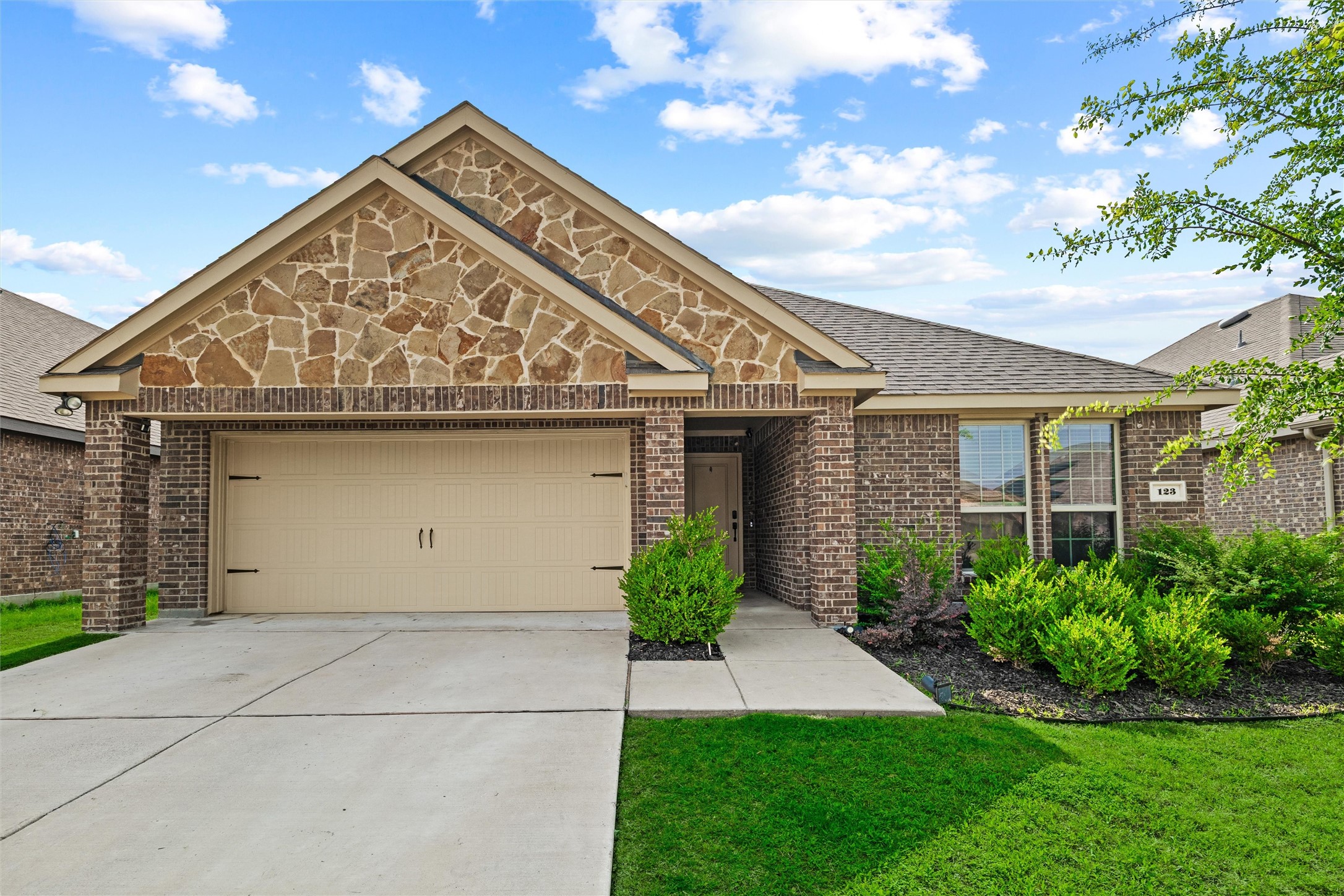 123 Arborside Drive Waxahachie TX 75165