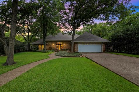 8453 Marys Creek Drive Benbrook TX 76116