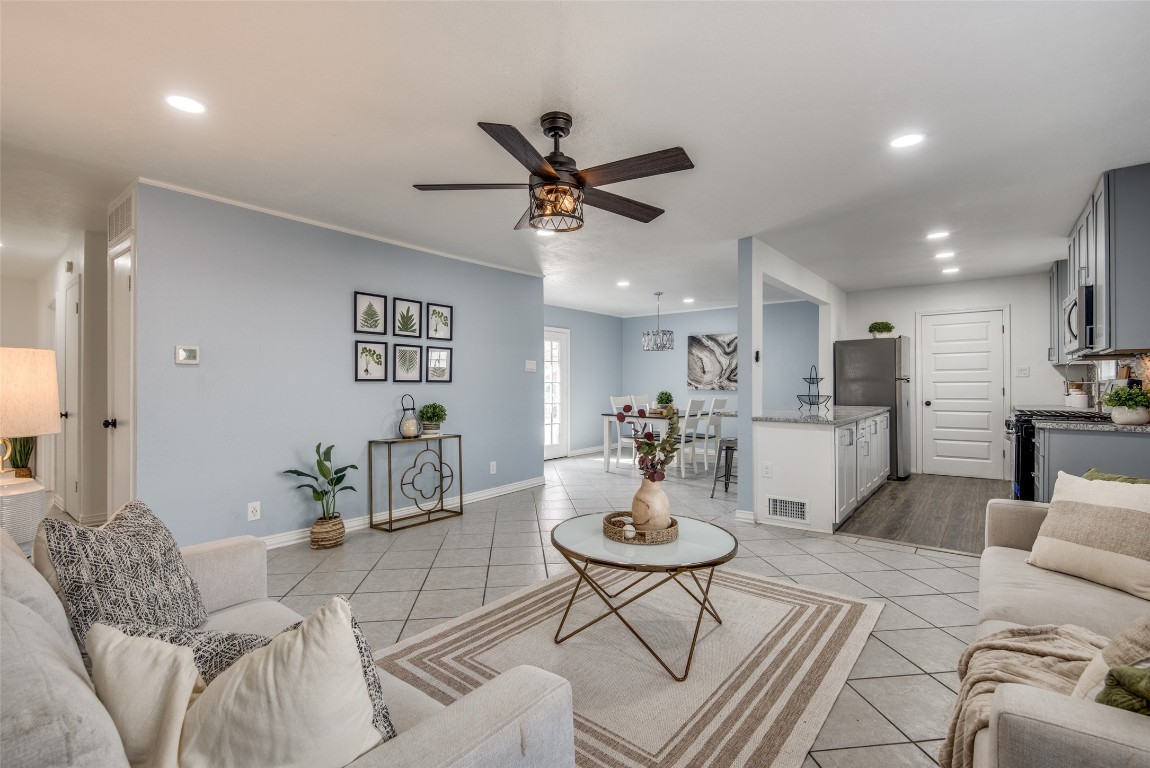836 S Collins Street Arlington TX 76010