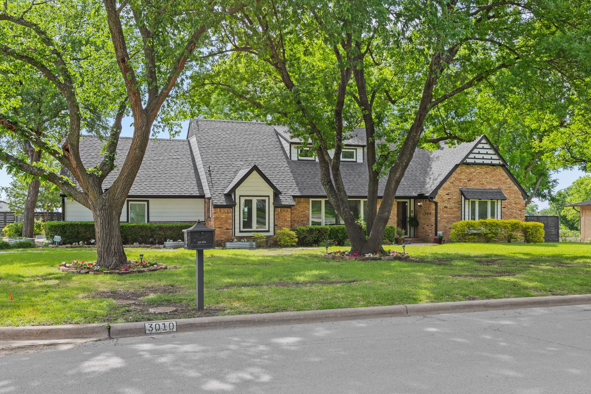 3010 S Country Club Road Garland TX 75043