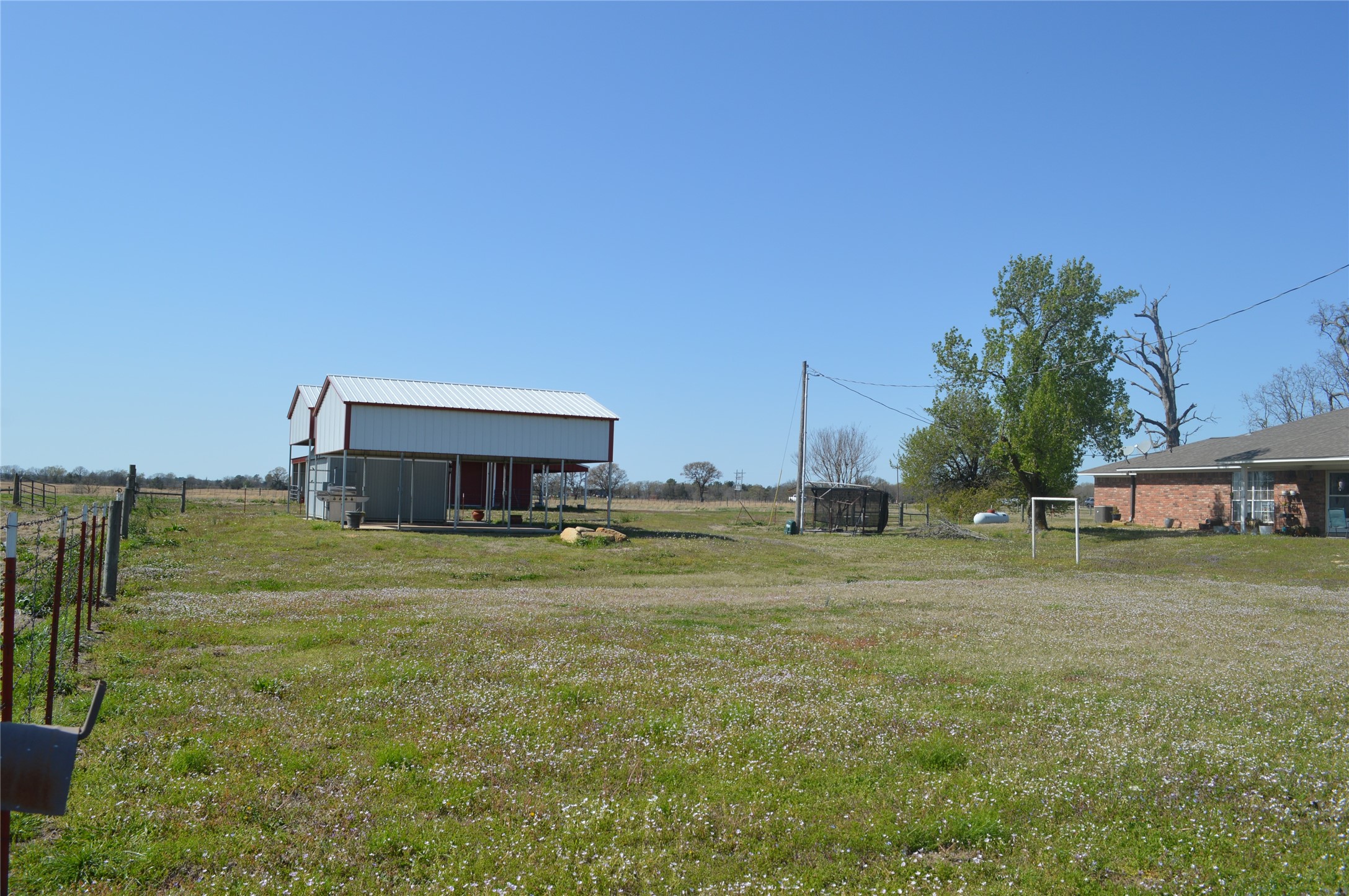 17293 Us Highway 82 W Avery TX 75554