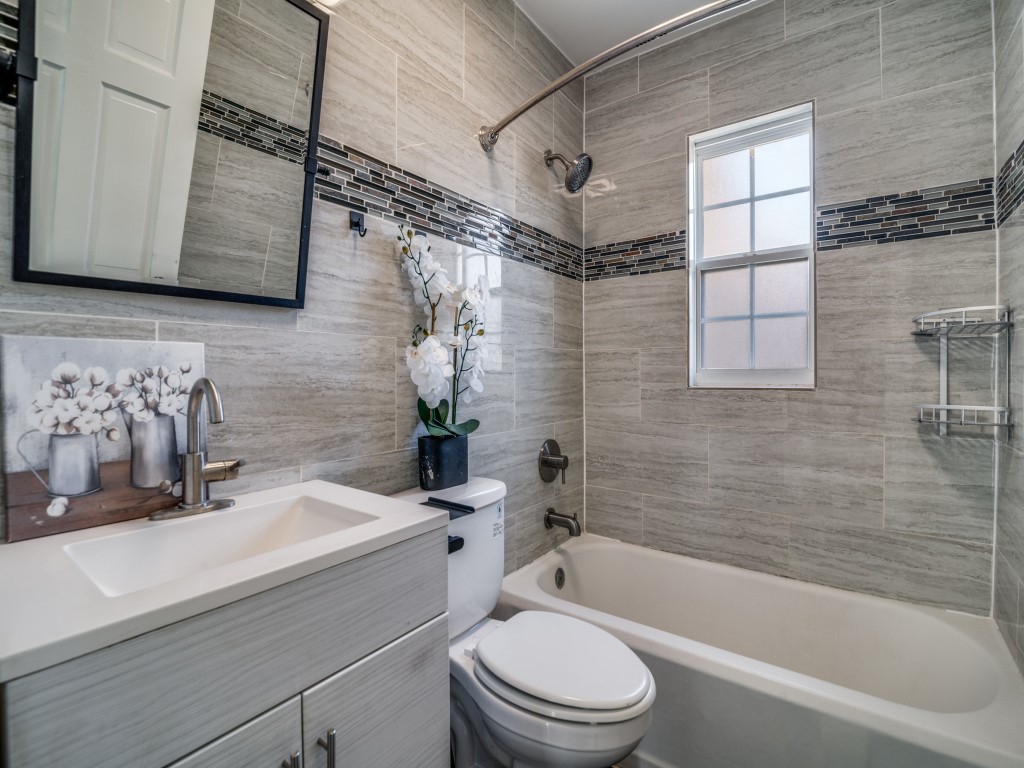 705 Reverchon Drive Dallas TX 75211