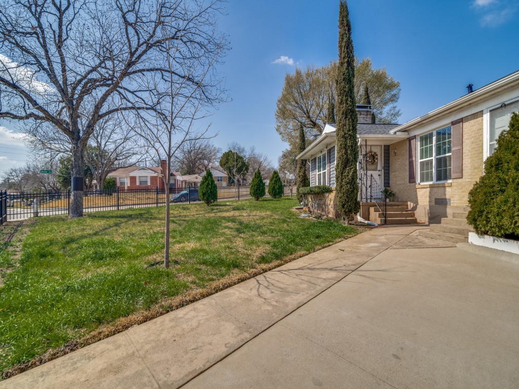 705 Reverchon Drive Dallas TX 75211