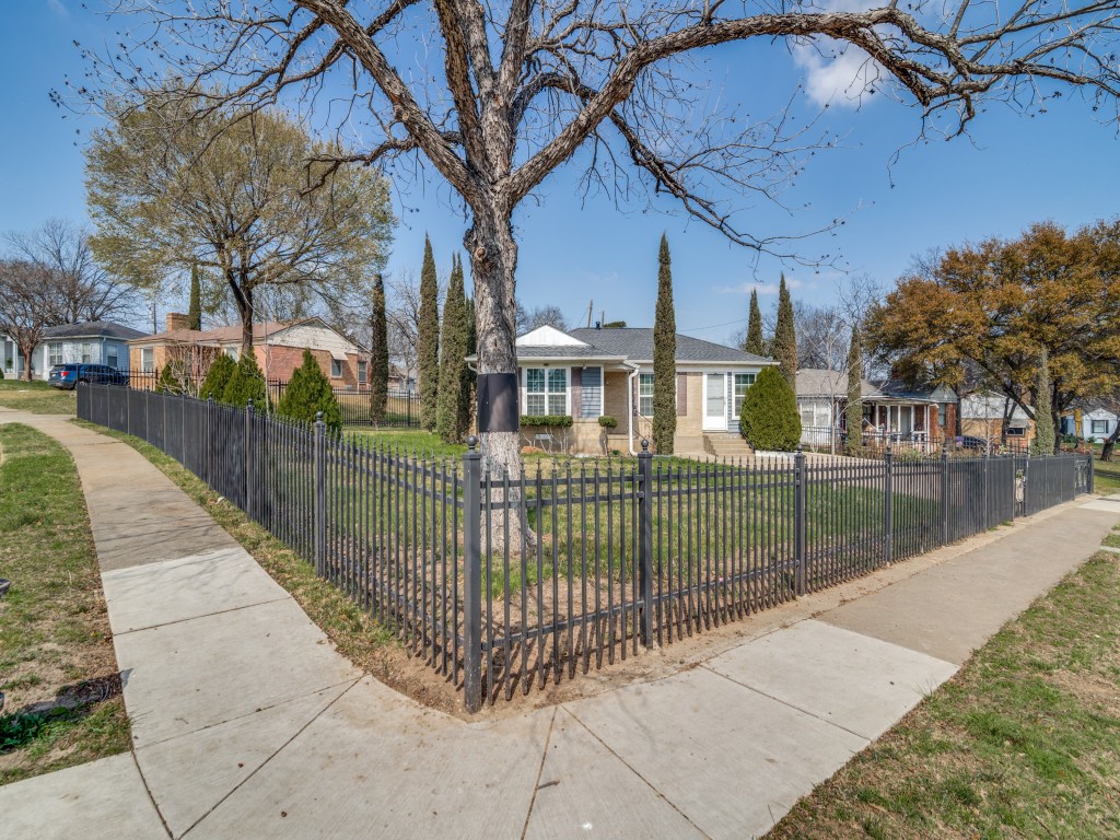 705 Reverchon Drive Dallas TX 75211