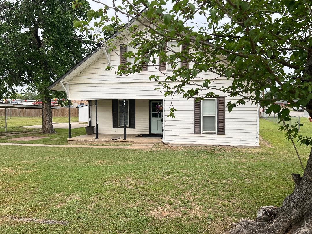 213 E Boyd Avenue Boyd TX 76023