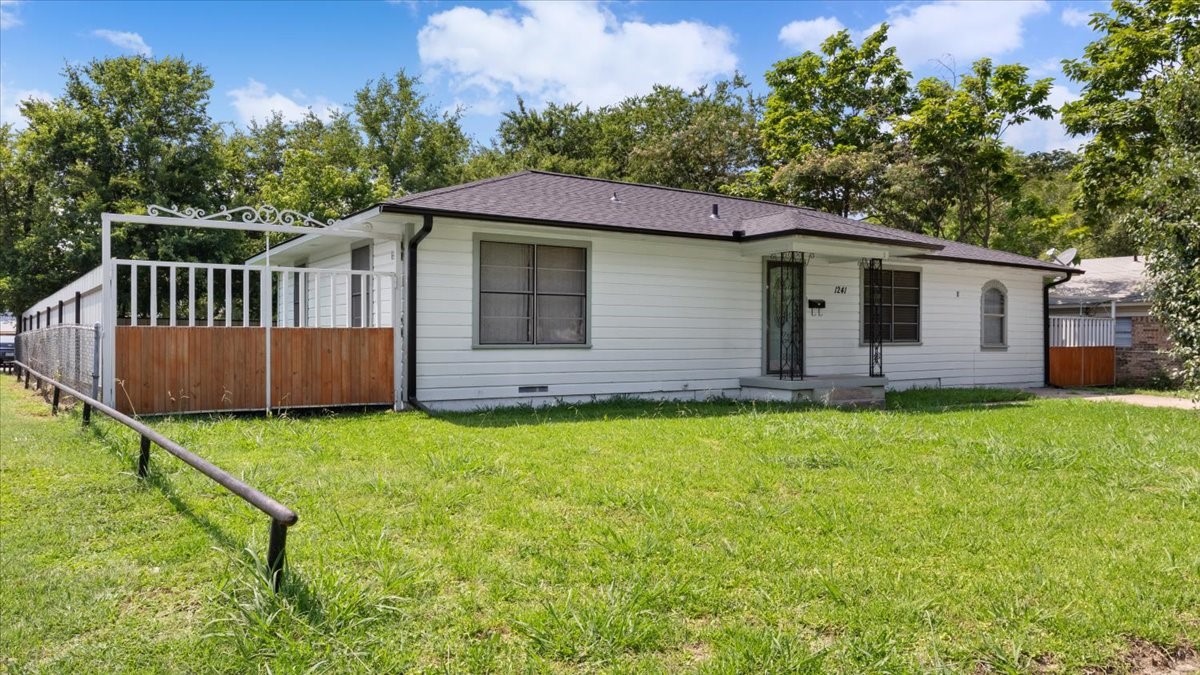 1241 Island Bayoo Bonham TX 75418