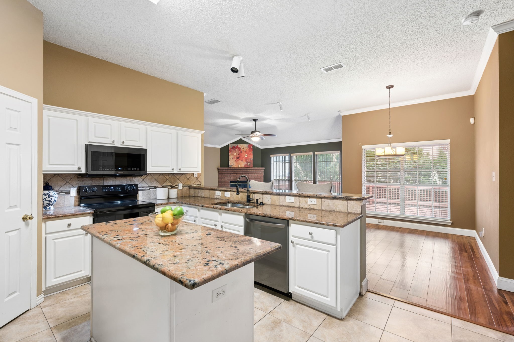 2676 Bent Tree Drive Hurst TX 76054