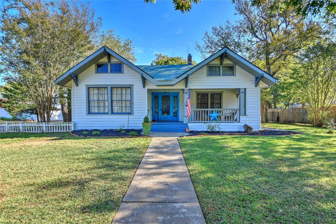 1019 S Crockett Street Sherman TX 75090