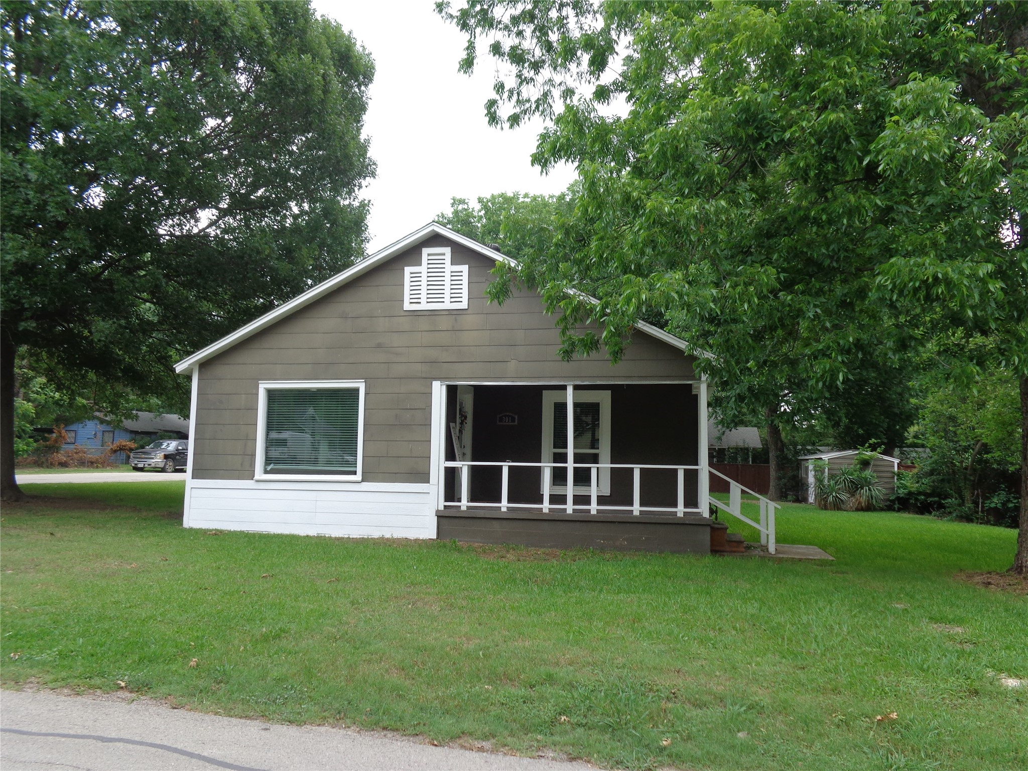 301 S 4th Street Grandview TX 76050