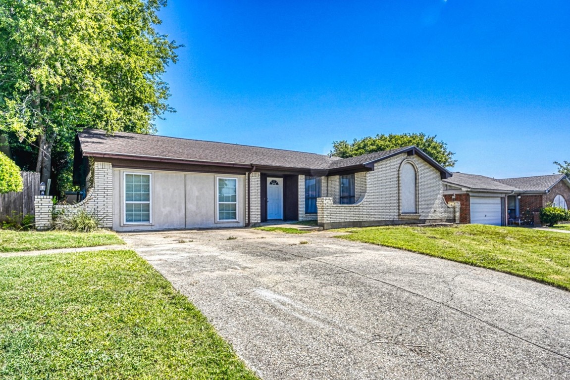 105 Wingren Lane Arlington TX 76014