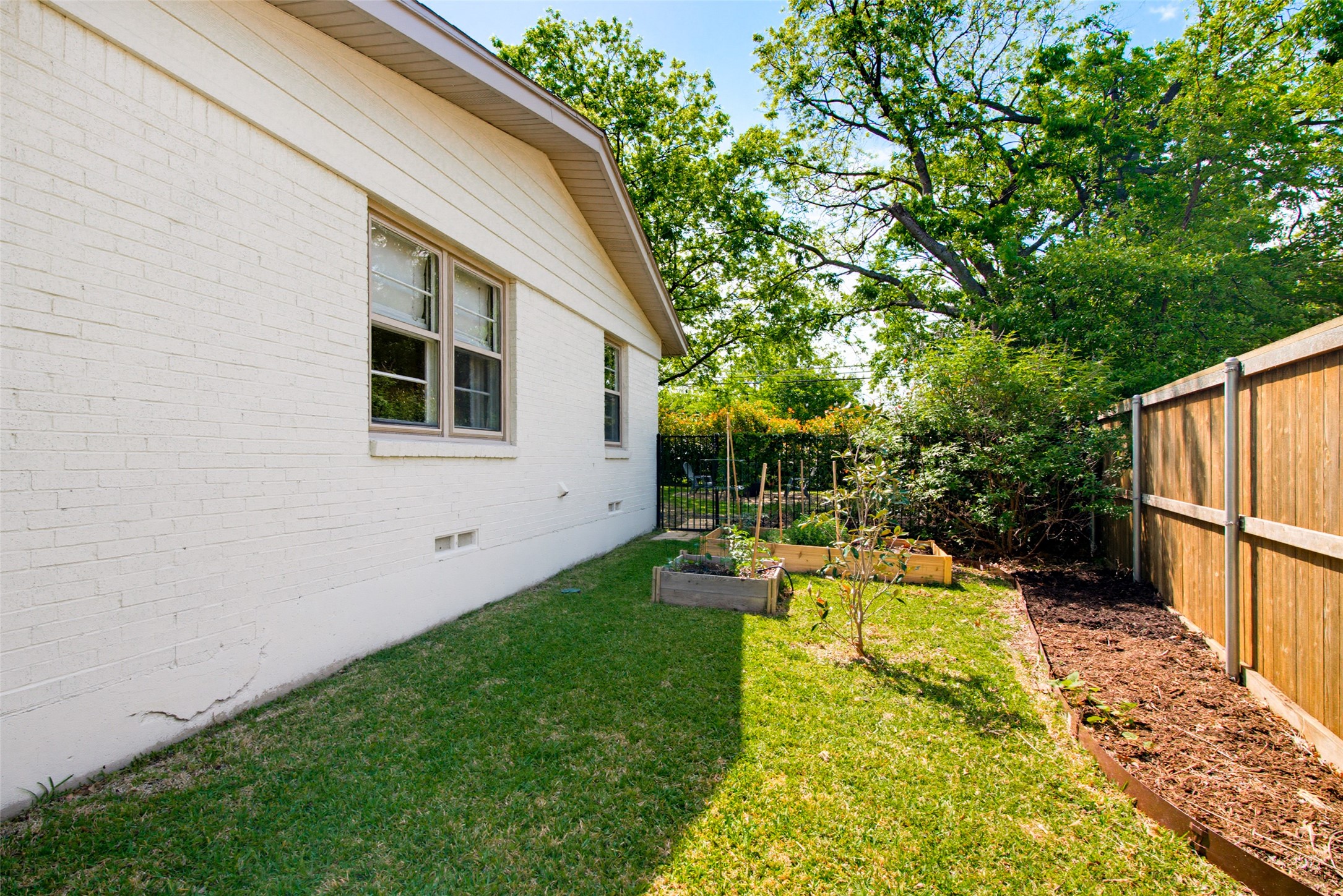 11216 Flamingo Dallas TX 75218