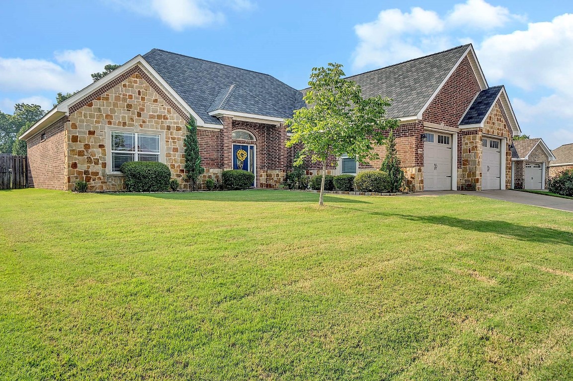 725 White Bear Trail Lindale TX 75771