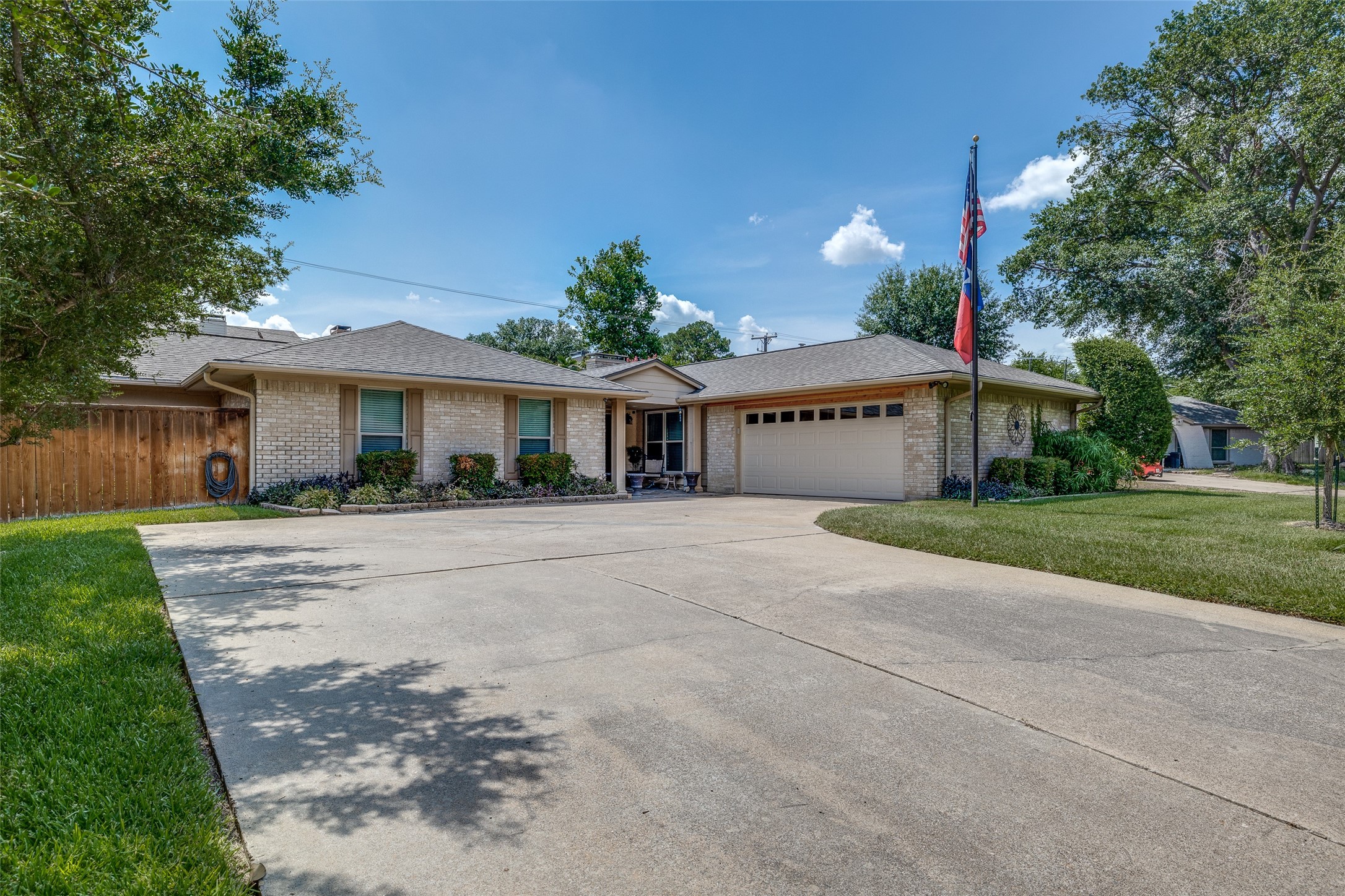 1306 Laurel Drive Arlington TX 76012