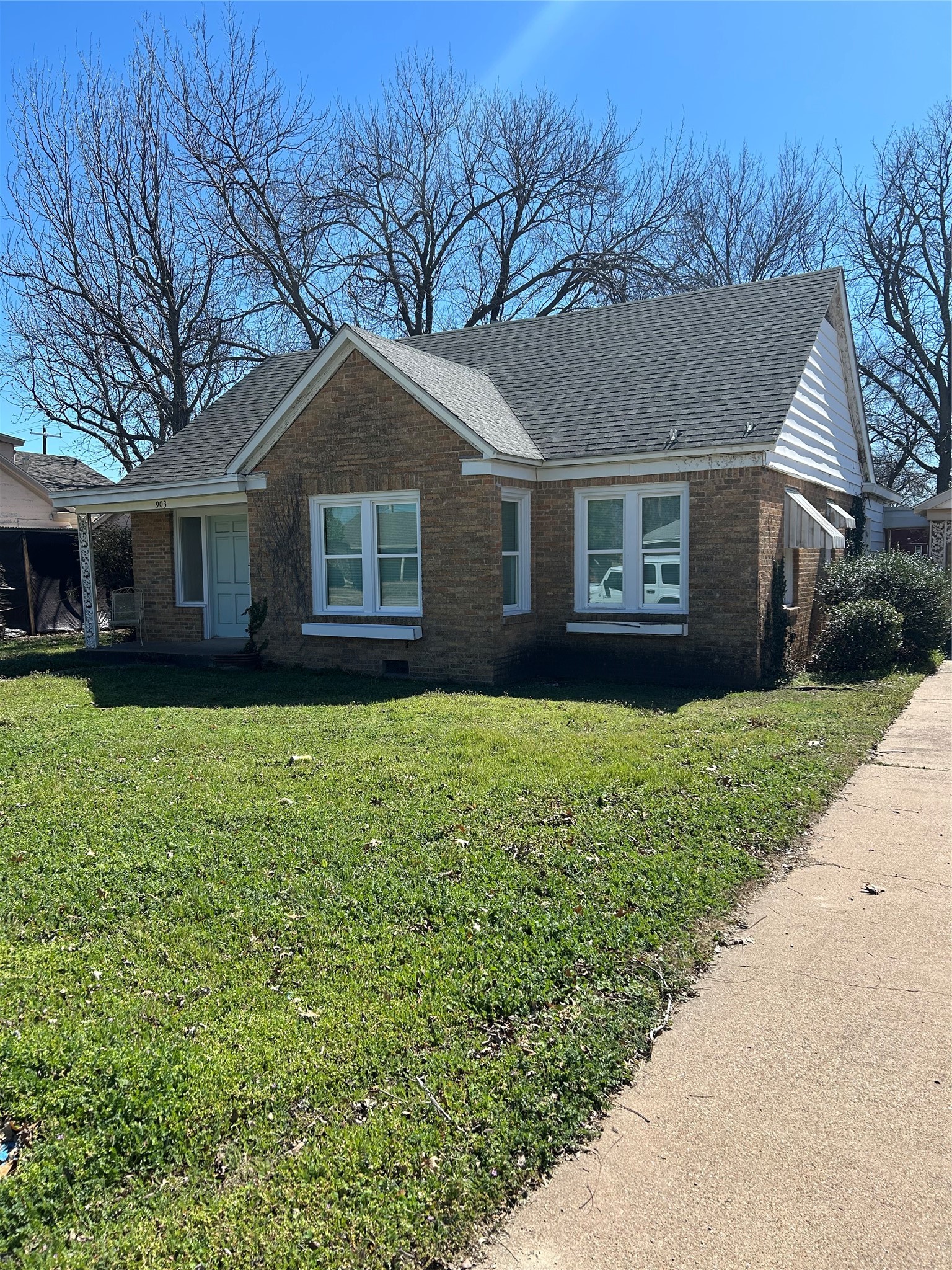 903 W Main Street Olney TX 76374