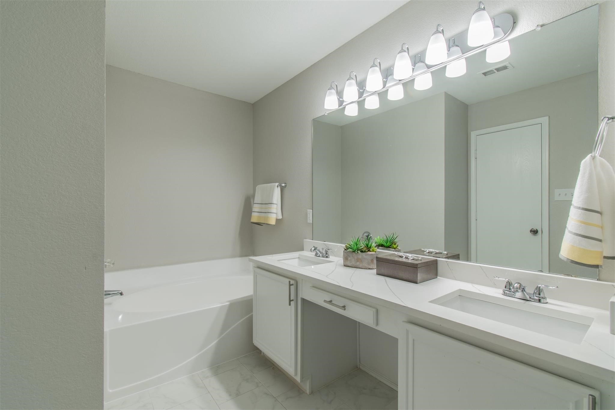 1937 Fox Meadow Trail Grand Prairie TX 75052