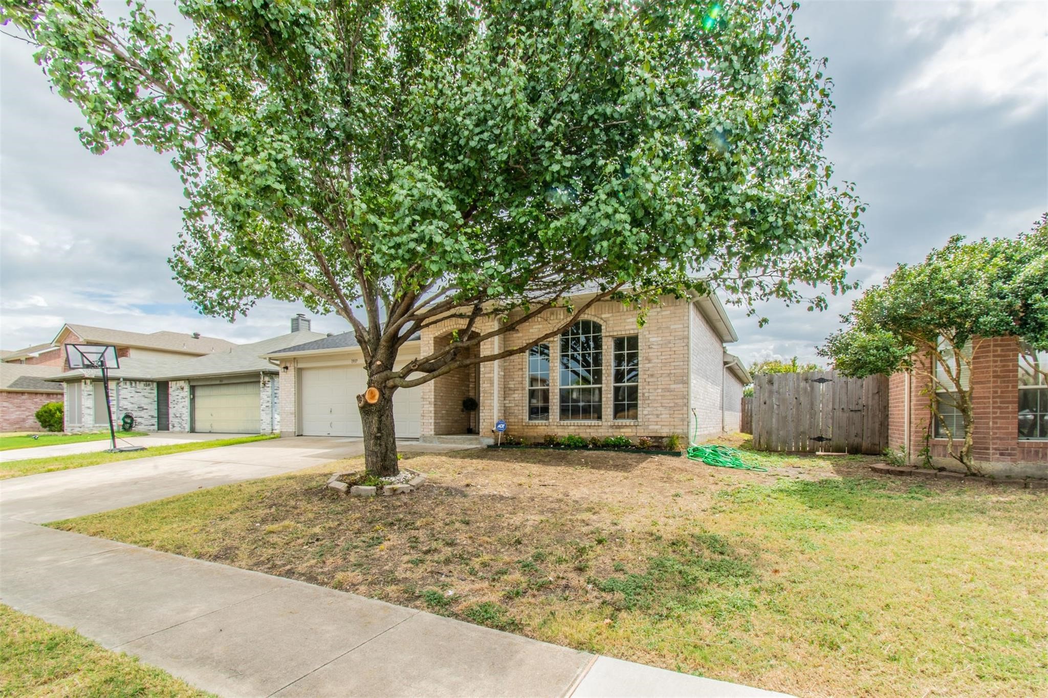 1937 Fox Meadow Trail Grand Prairie TX 75052