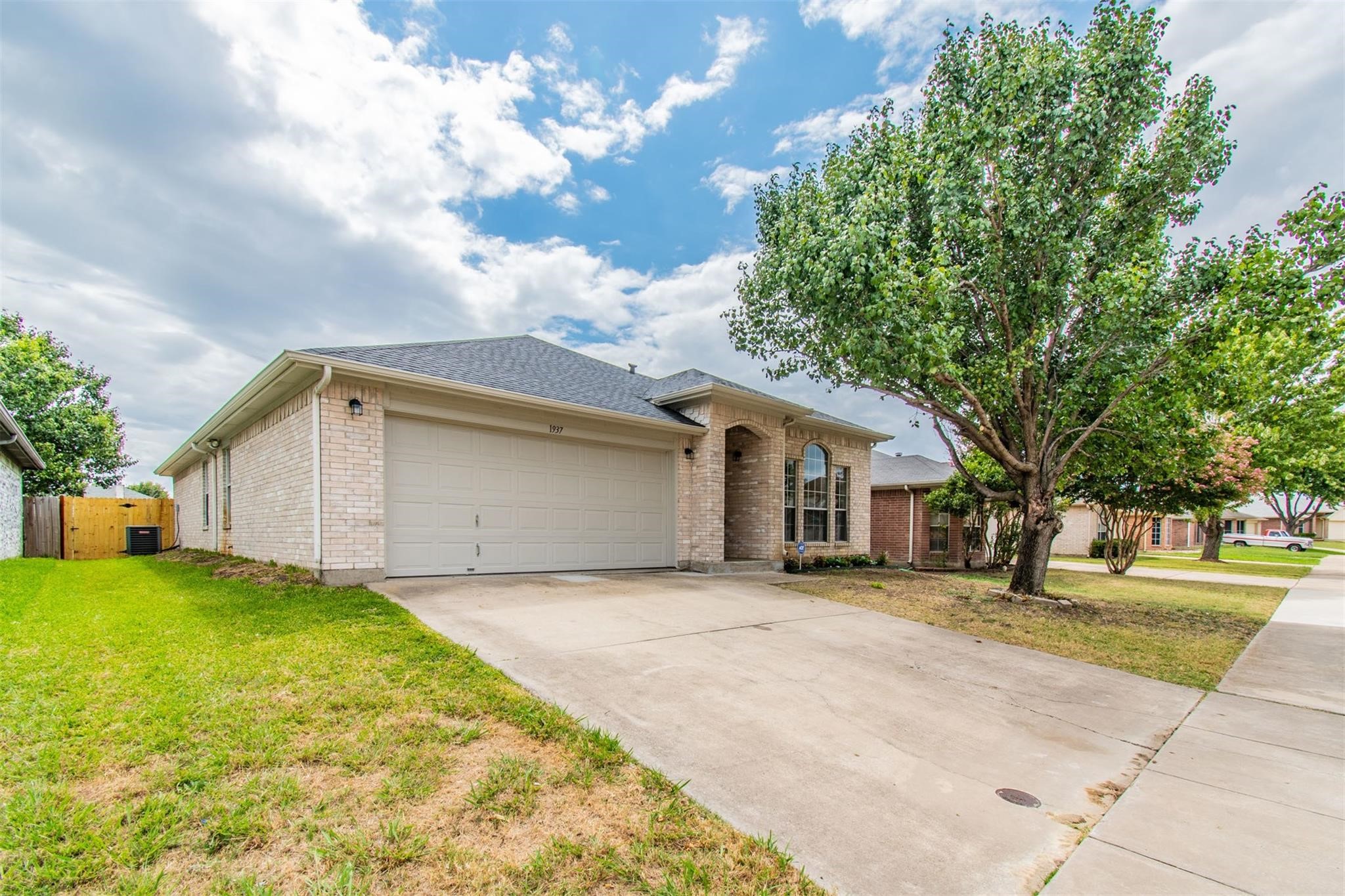 1937 Fox Meadow Trail Grand Prairie TX 75052