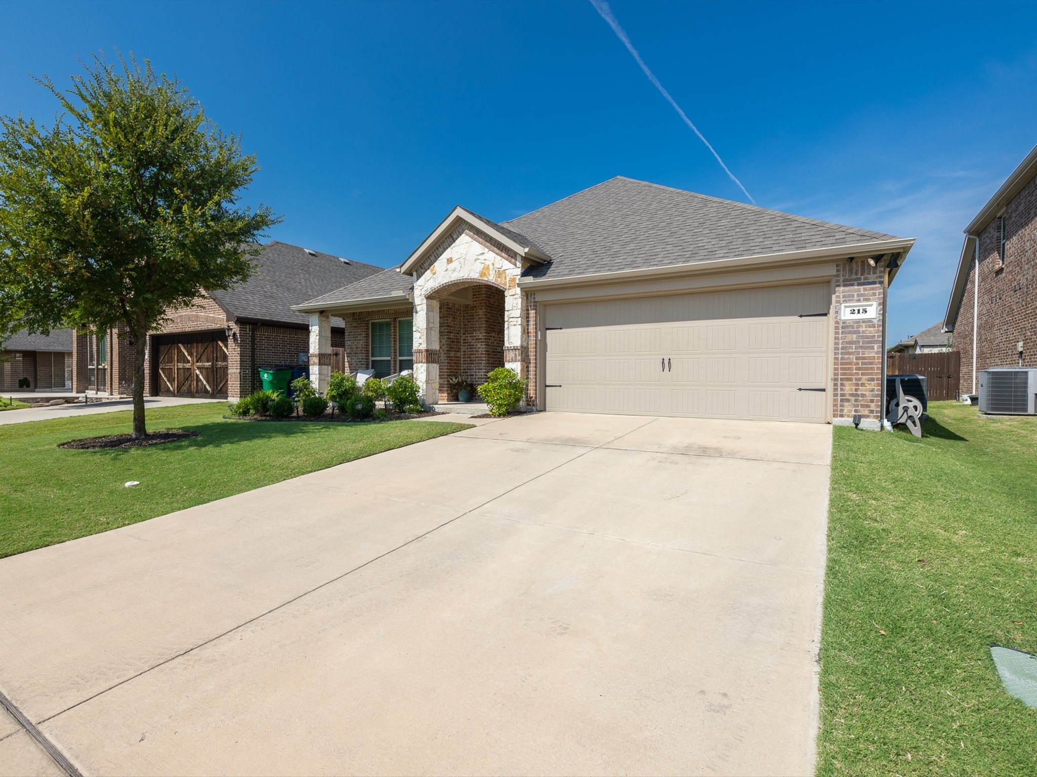 215 Arborside Drive Waxahachie TX 75165