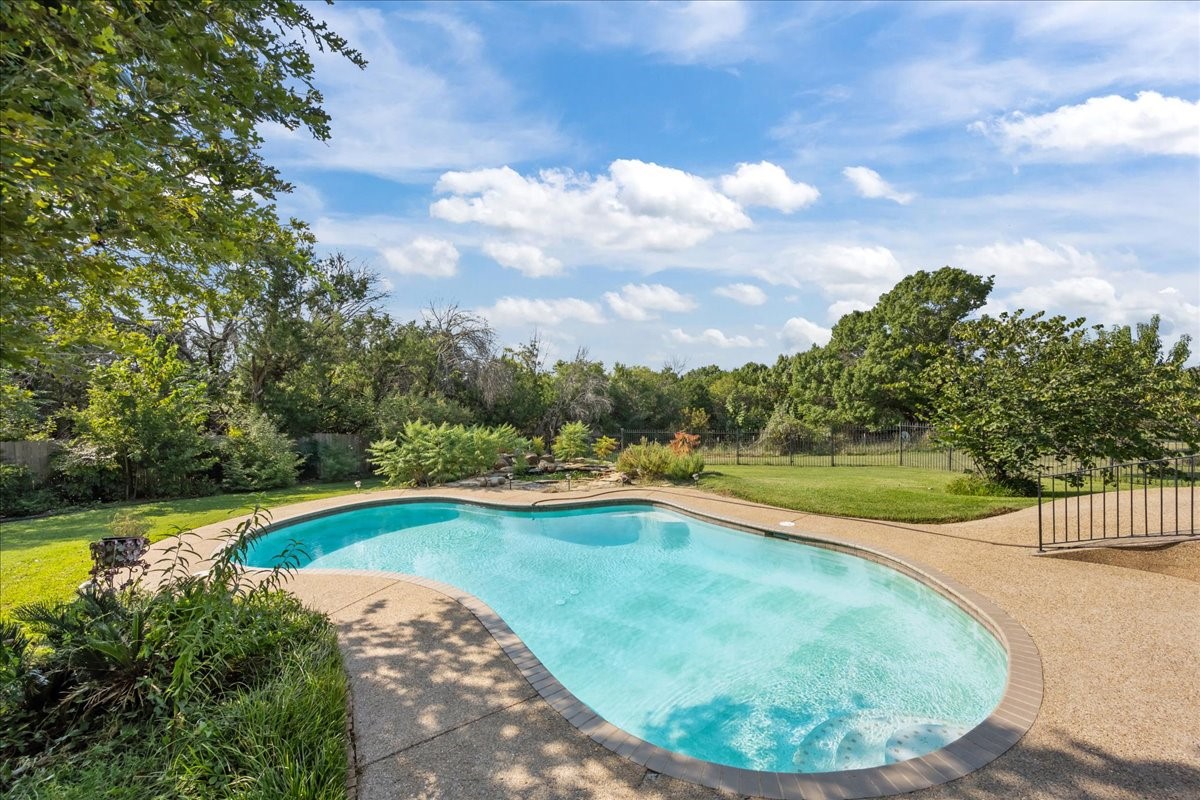 8300 Jonquil Drive Waco TX 76708