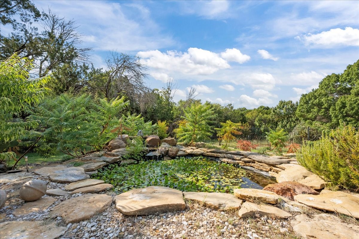 8300 Jonquil Drive Waco TX 76708