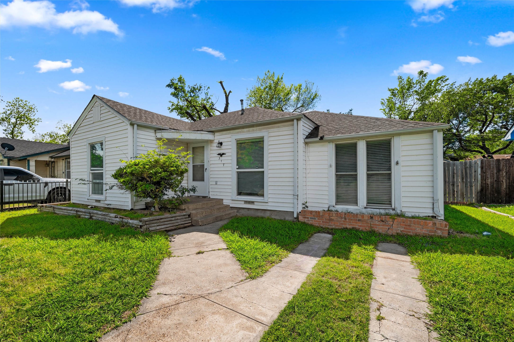 317 12th Street Grand Prairie TX 75051