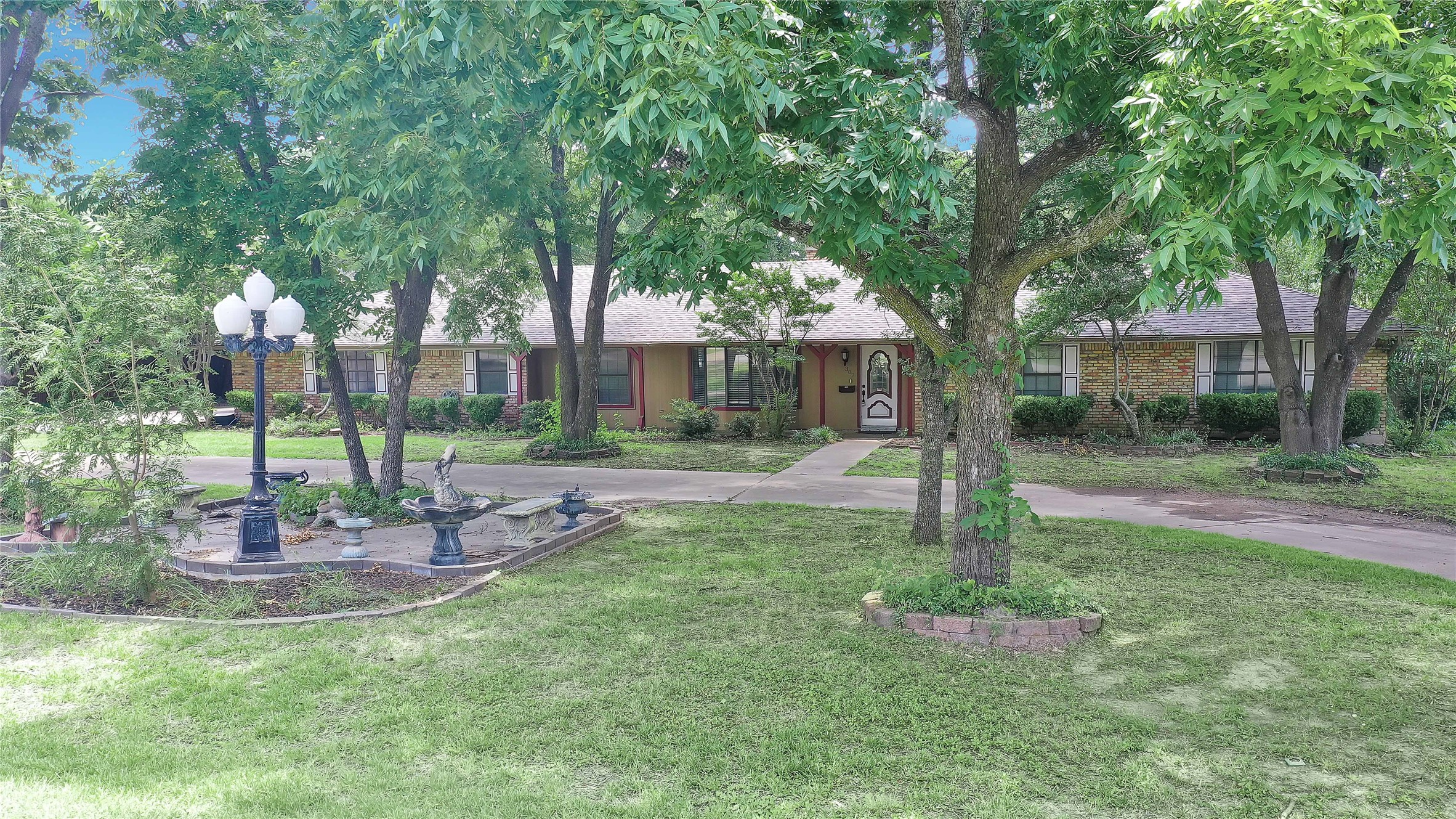 302 Wilcoxson Street Farmersville TX 75442