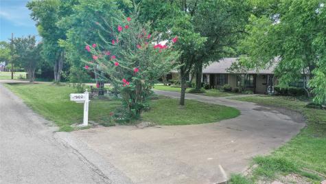 302 Wilcoxson Street Farmersville TX 75442