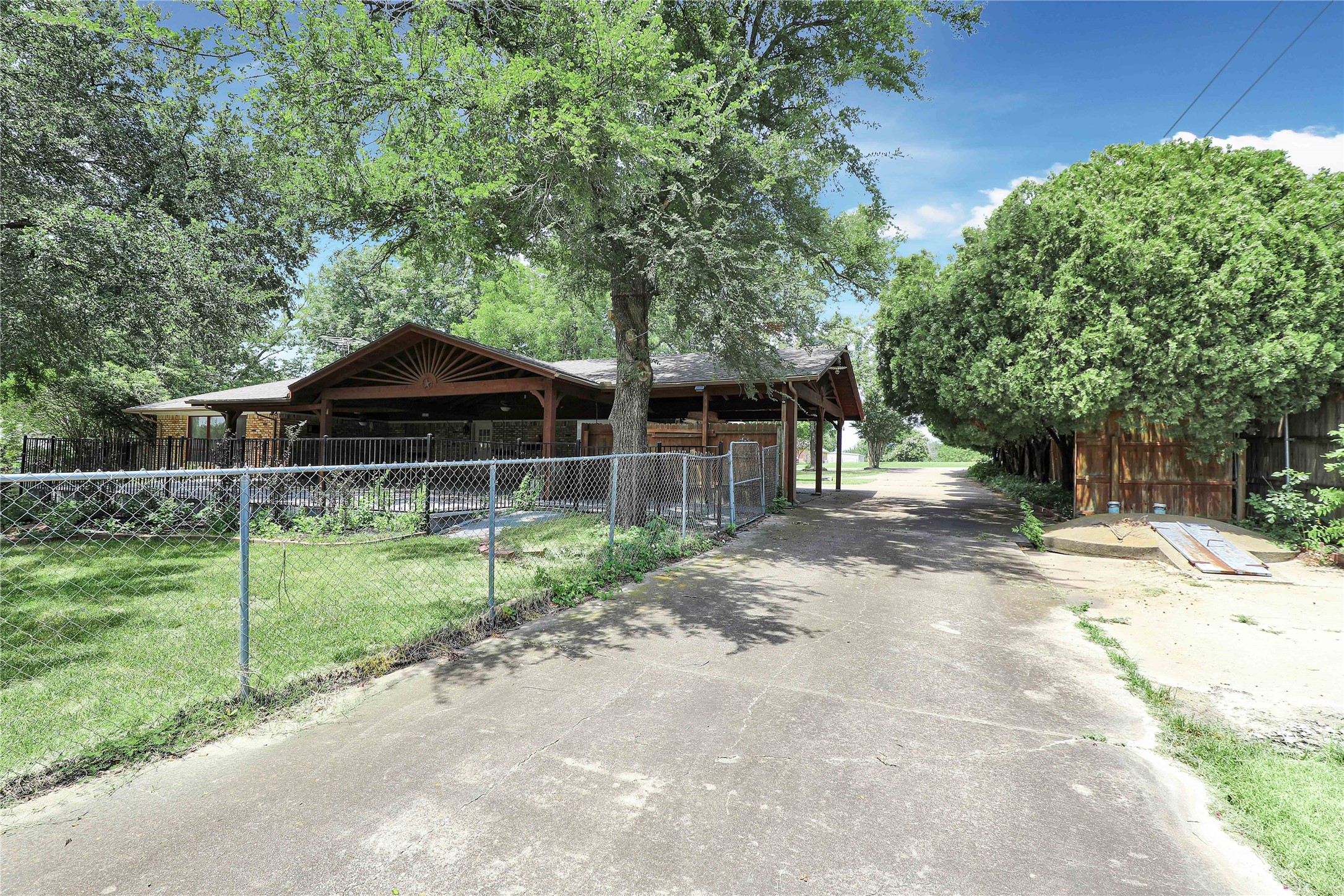 302 Wilcoxson Street Farmersville TX 75442