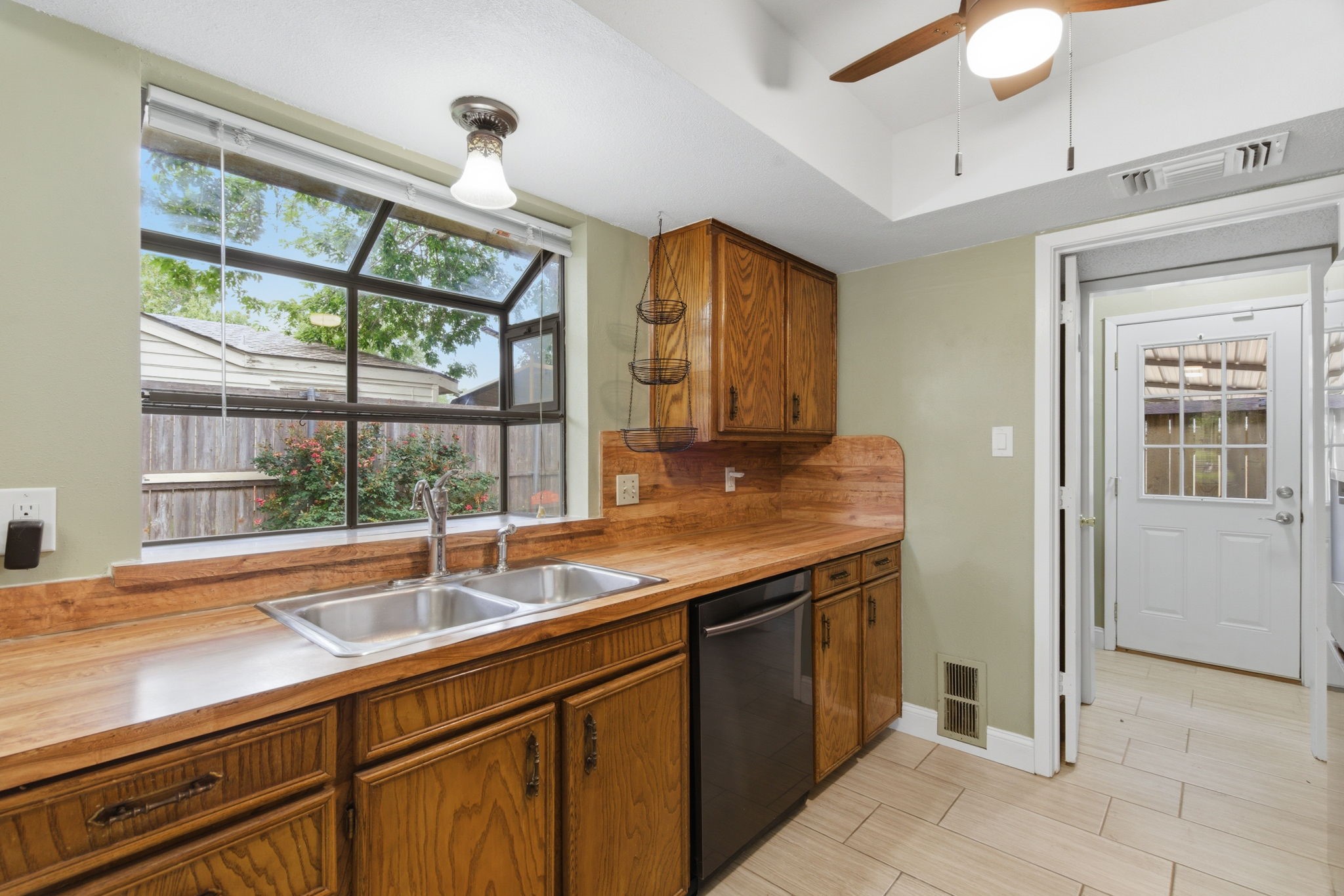 633 Hunters Glen Street Lewisville TX 75067